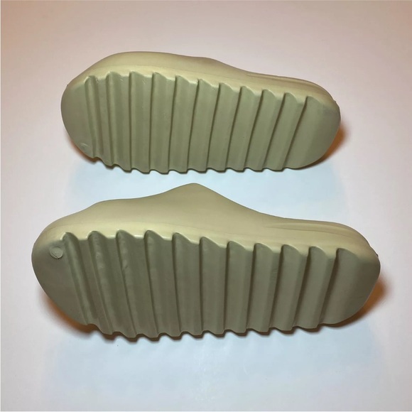 Adidas Yeezy Slides Resin Size 7 M Excellent Condition - Picture 14 of 14